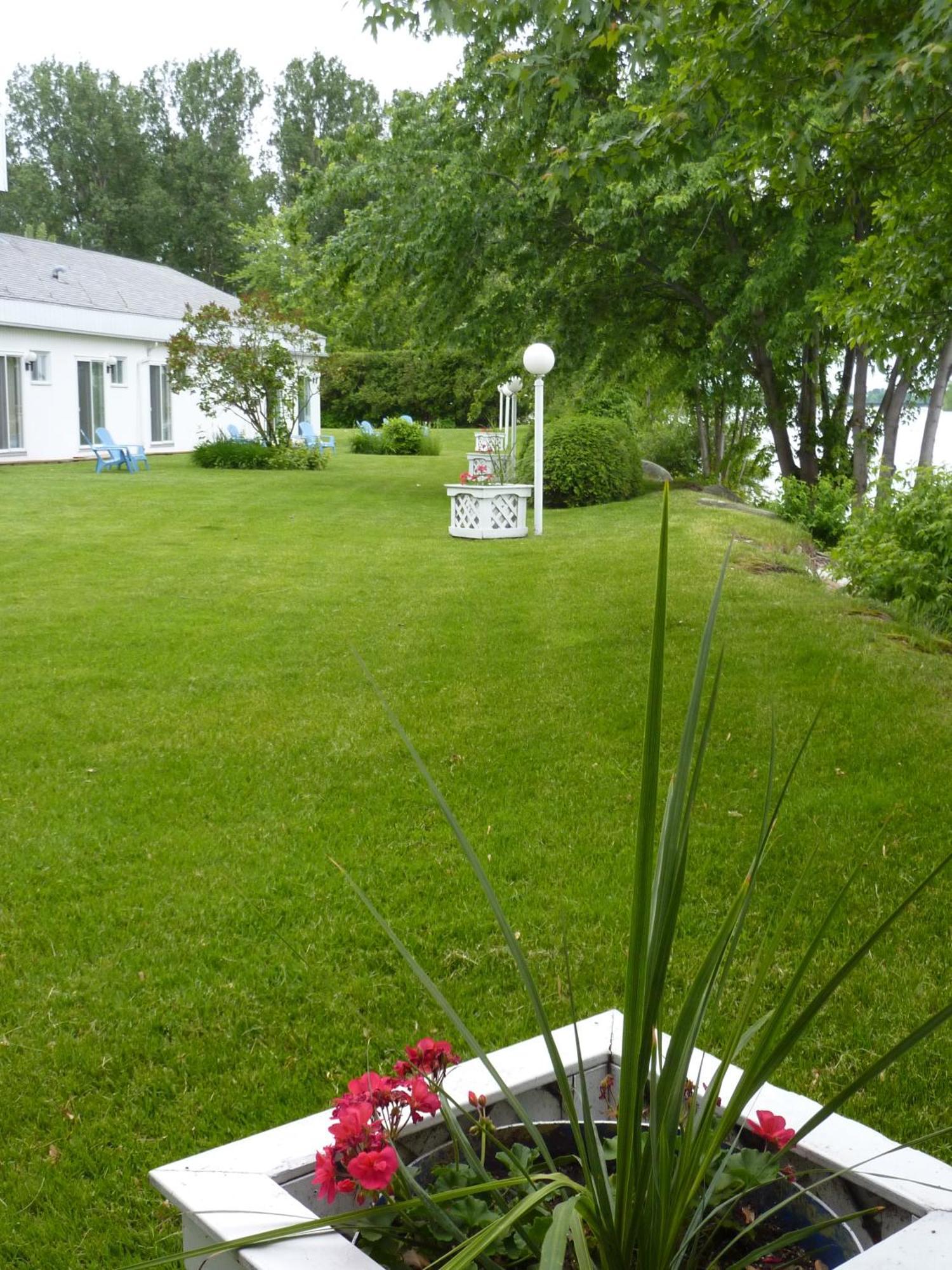 Motel Belle Riviere Saint-Jean-sur-Richelieu Exteriör bild