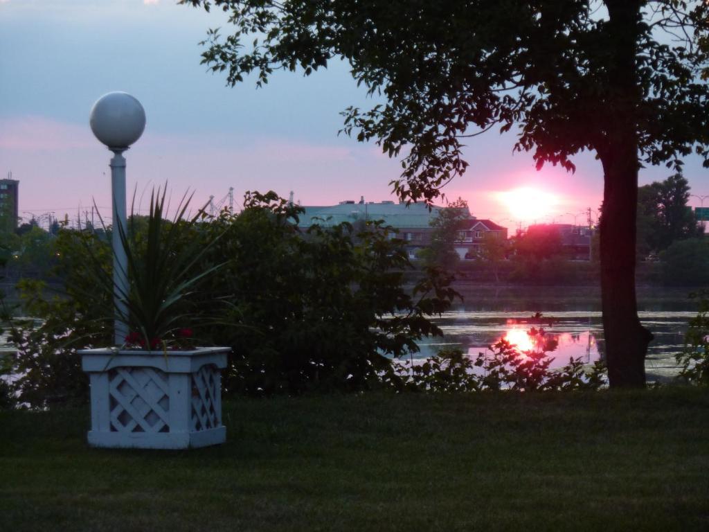 Motel Belle Riviere Saint-Jean-sur-Richelieu Exteriör bild